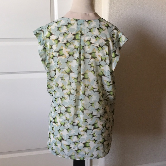 Lovely Cabi Sheer Hi-Lo Top - Picture 2 of 6